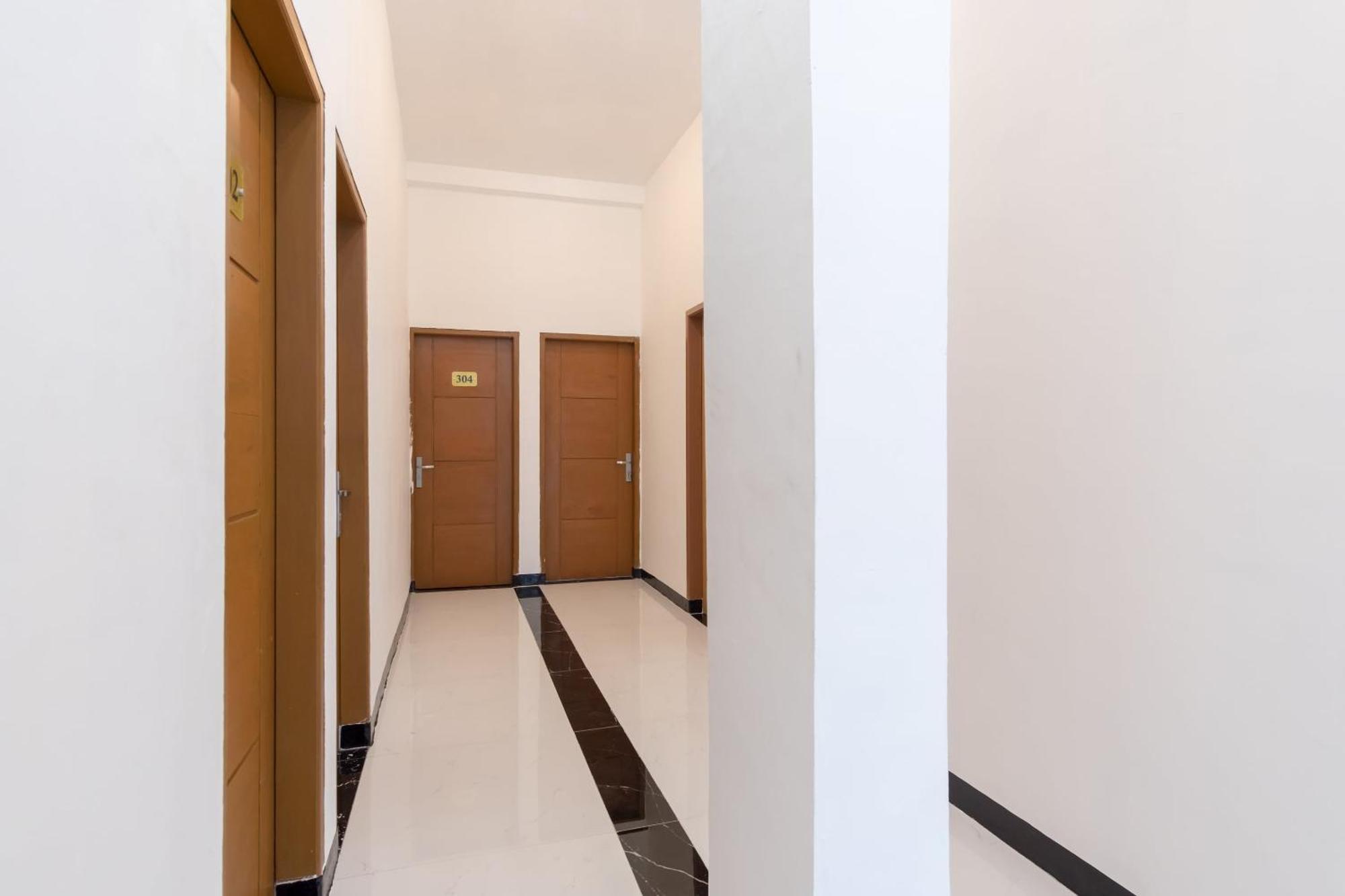 Super Oyo 839 Royal Guest House Medan Dış mekan fotoğraf