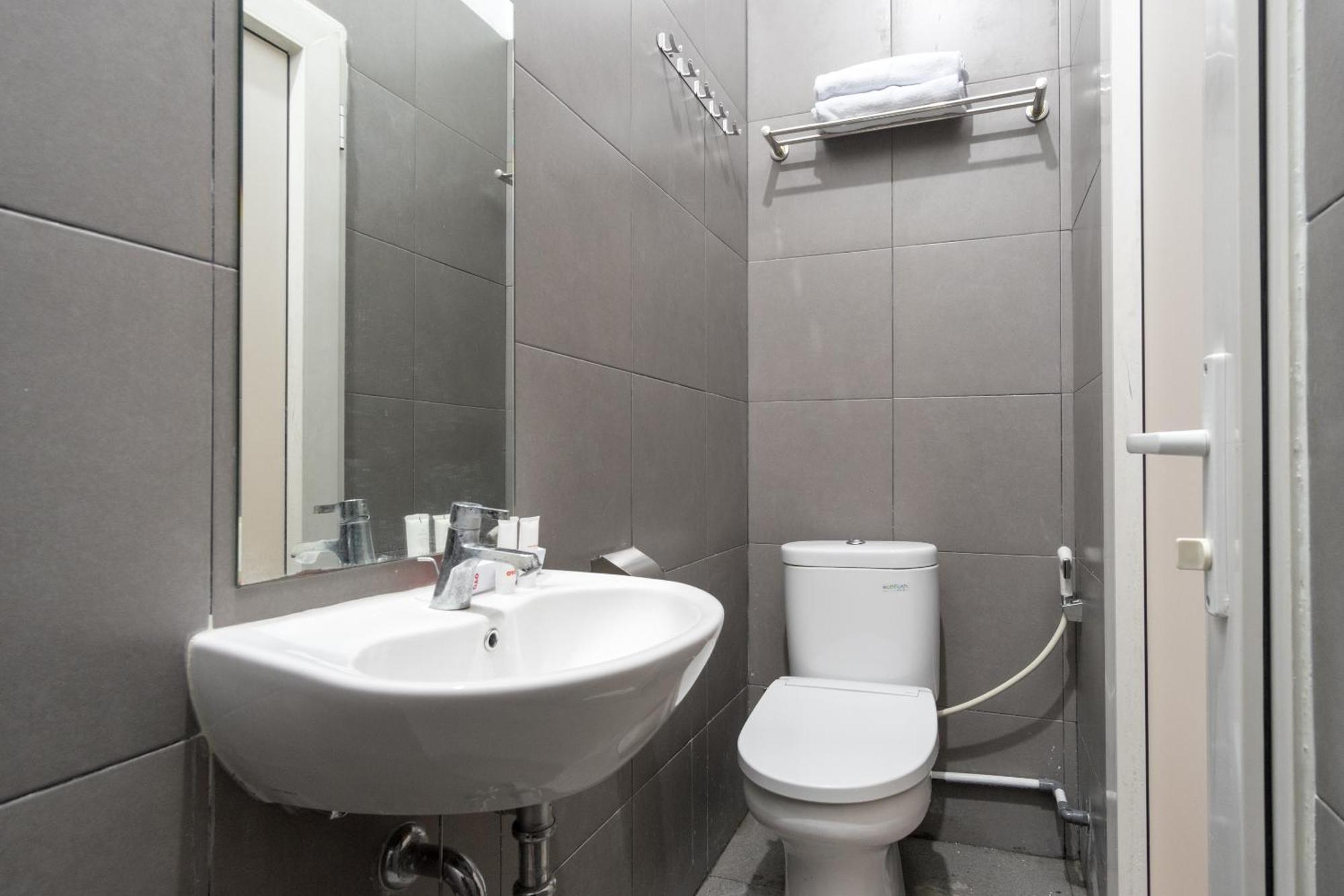 Super Oyo 839 Royal Guest House Medan Dış mekan fotoğraf